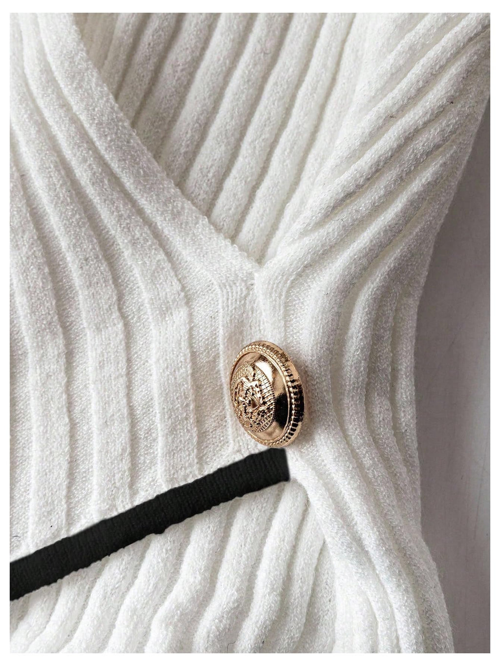 Verdusa Women's Old Money Short Sweater Wrap Slit Pullovers Fall Rib Knit Tops Black and White Large